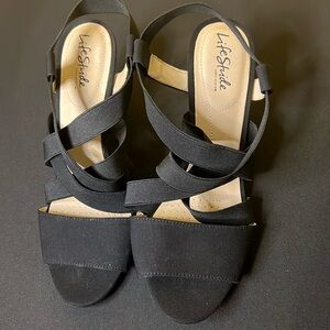 Life stride soft system heeled shoes for women. Size 10W.